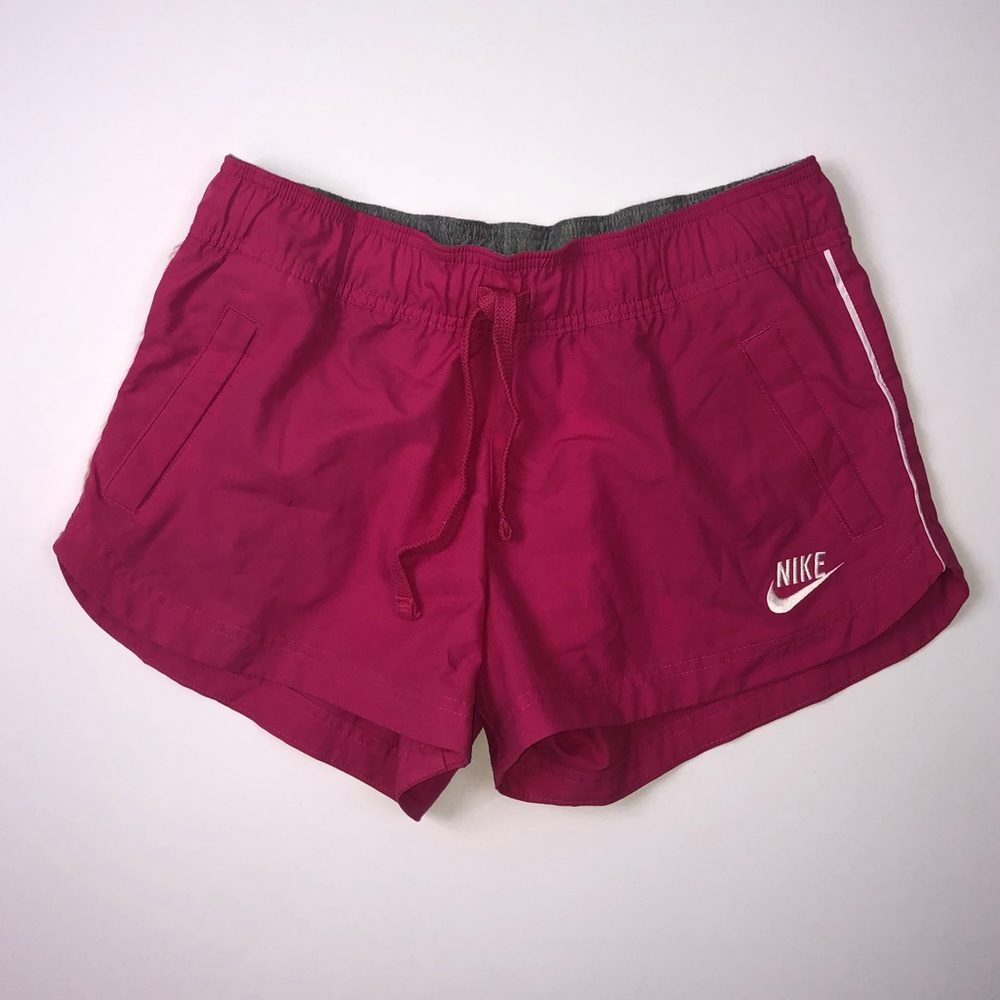 Nike Gym Shorts in Pink Size M